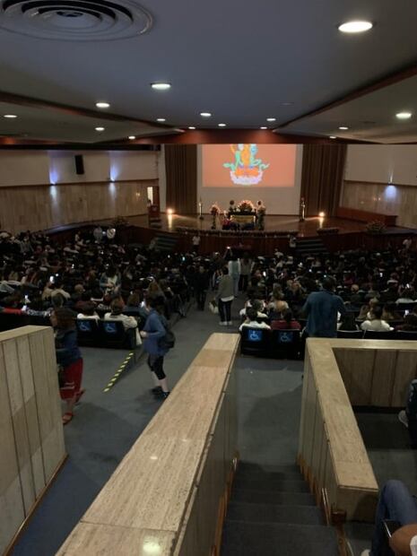 Cautiva maestro budista Lama Rinchen a cientos de personas en la Ciudad de México