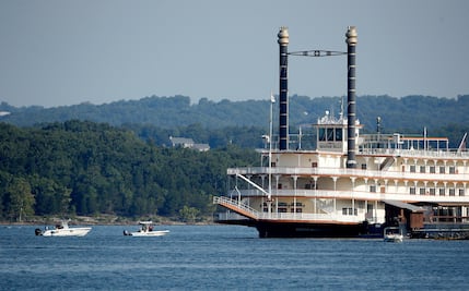 Suman 17 muertos por naufragio de bote en lago de Missouri