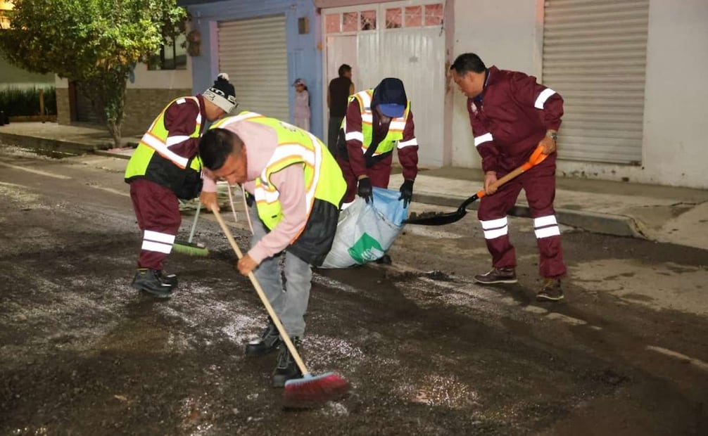 Al llegar al gobierno, 80 % de calles estaban destruidas, pero actualmente se labora de día y noche para cambiar esa realidad. | Foto: Especial.