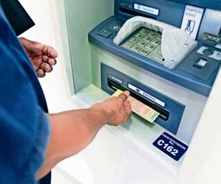 Los mexicanos no dejan de solicitar tarjetas de crédito