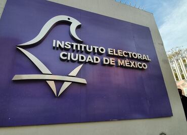 Tras 4 días, trabajadores liberan instalaciones del Instituto Electoral de la CDMX