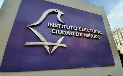Tras 4 días, trabajadores liberan instalaciones del Instituto Electoral de la CDMX