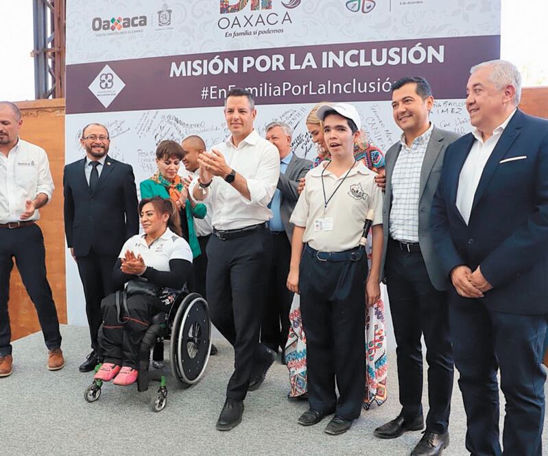 Con el objetivo trazado para 2022, el proyecto Misión por la Inclusión, presentado ayer por el gobernador de Oaxaca, Alejandro Murat, incluye a organizaciones civiles, académicos y empresarios, además del gobierno estatal. 