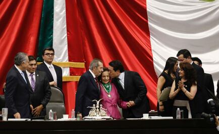 Ifigenia Martínez recibe medalla Sor Juana Inés en San Lázaro