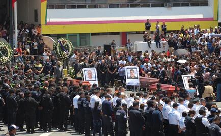 Homenajean a policías asesinados en balacera de Neza