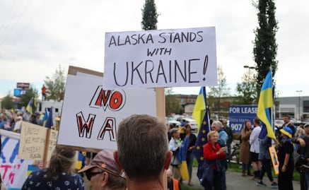 Protestas en Alaska ante la cumbre Trump-Putin; se manifiestan contra la visita del mandatario ruso