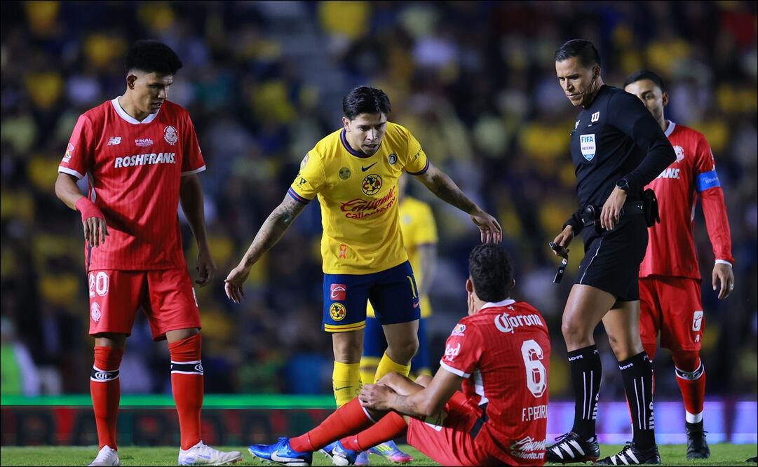 Esto mencionaron algunos exsilbantes acerca del arbitraje en la final, tras posible penal sobre Henry Martín y posible roja para Alexis Vega / FOTO: Imago7