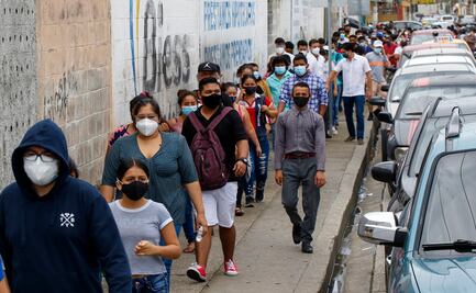 Entre medidas de seguridad contra el Covid-19, ecuatorianos salen a votar