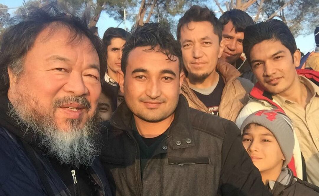 EL artista plástico viajó a la isla de Lesbos para convivir con los viajantes y capturar las condiciones en las que viven. (FOTO de Instagram: aiww)