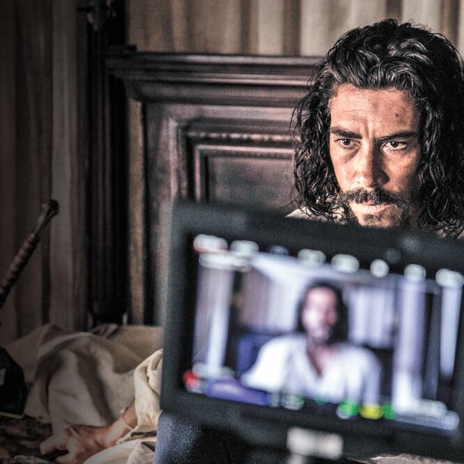 La serie gira en torno a la llegada de Cortés a Veracruz, hasta el exterminio de la cultura mexica. DOPAMINE