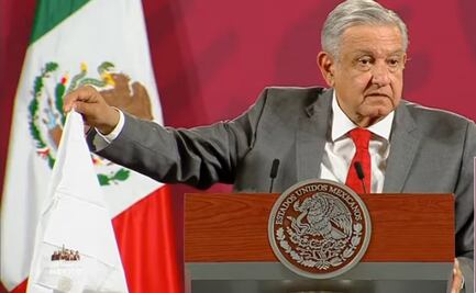 AMLO saca "pañuelito blanco" a conservadores por la corrupción