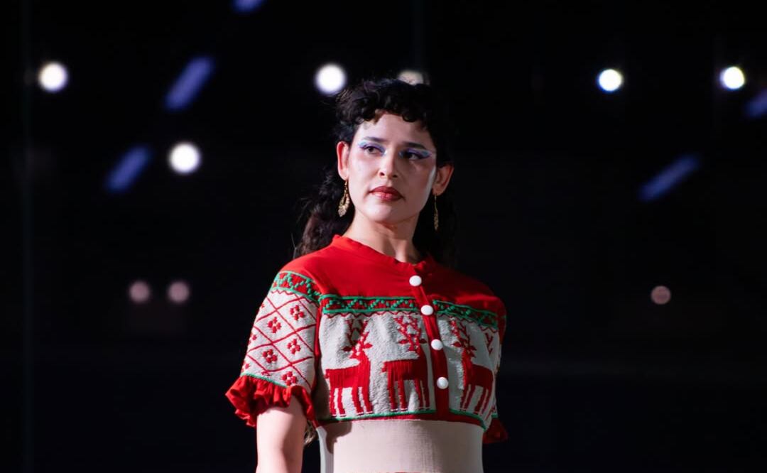 Obras textiles que se exhiben en Original. Foto: Instagram @culturaoriginalmexico