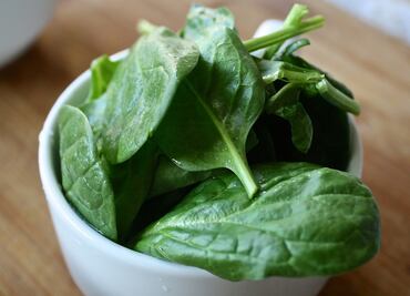 Así puedes mantener frescas las espinacas en el refrigerador