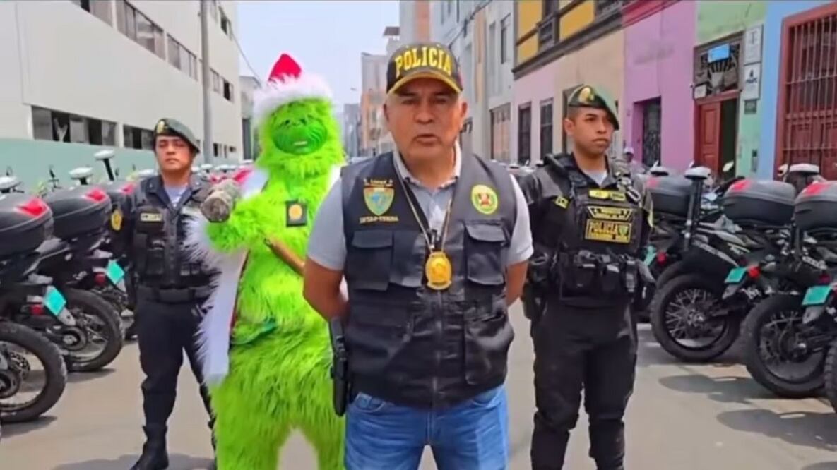 El Grinch en la policía peruana. Foto: tomada de Twitter