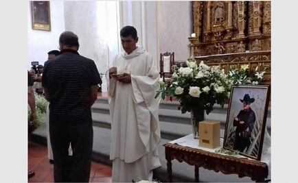Familiares despiden con misa a Mario Almada