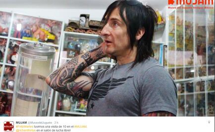 Guitarrista de Guns N' Roses visita Museo del Juguete