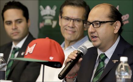 Nuevo presidente de LMB despacha desde cabina de transmisión