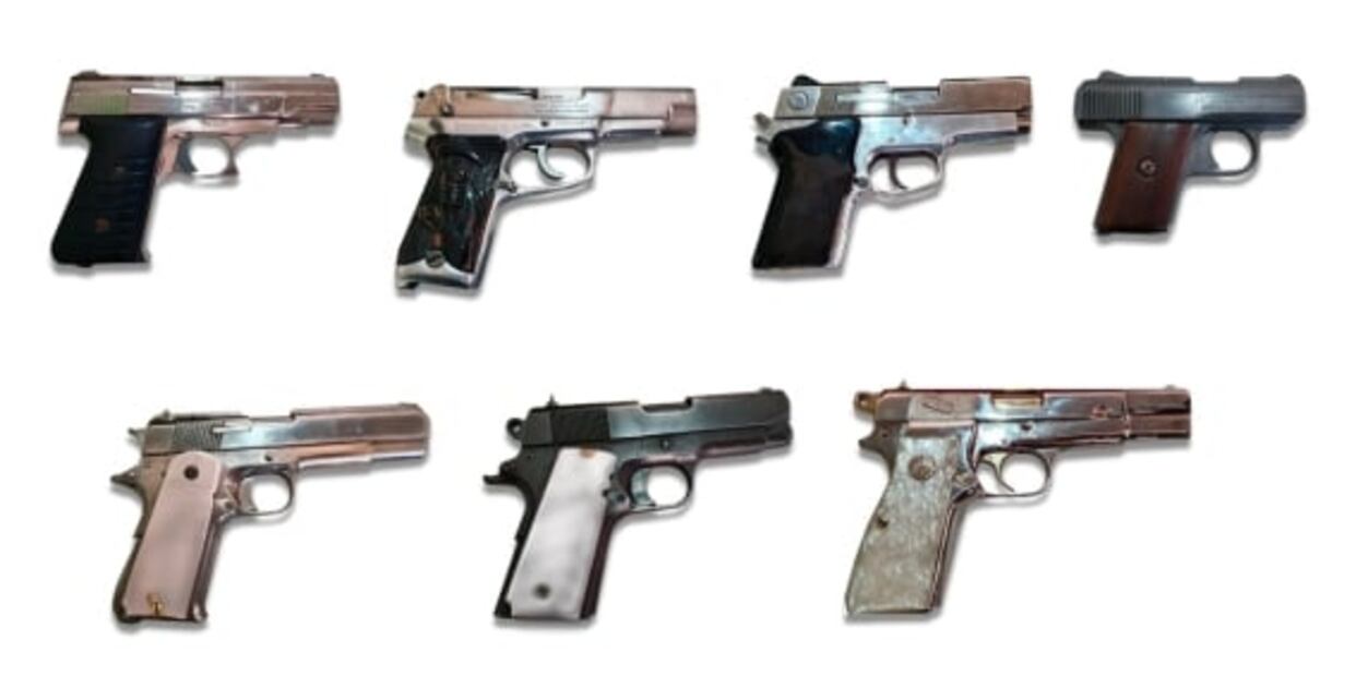 Aseguran armas con la imagen de "El Chapo" y la Santa Muerte en penal de Culiacán