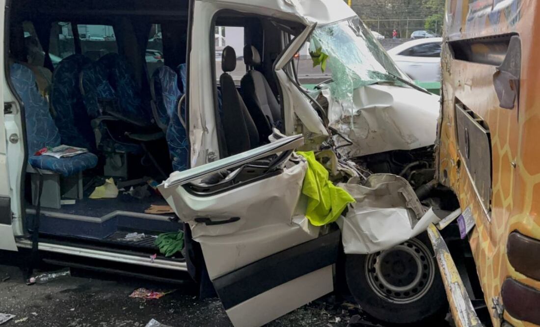Camión que transportaba estudiantes choca contra vehículo en la Álvaro Obregón (05/03/2025). Foto: Especial