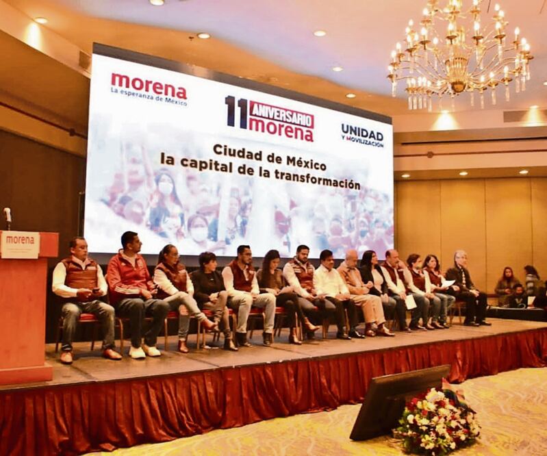 En el 11 aniversario de la constitución de Morena como asociación, la dirigencia de Morena en la CDMX llamó a los militantes a cuidar la capital del país ante la embestida que lanzó la oposición. Foto: Especial