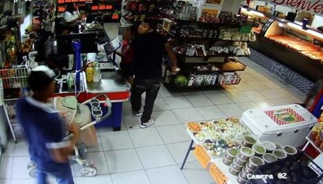 Toman a niña como rehén durante robo en NL