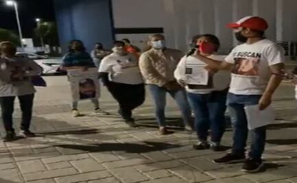 Familiares de desaparecidos en La Paz se manifiestan en explanada de PGJE