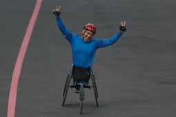 Gonzalo Valdovinos consigue su revancha en el Maratón de la CDMX, tras la caída que sufrió el año pasado