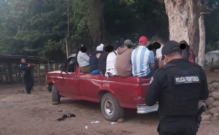 Rescatan a 25 migrantes cubanos abandonados en carretera ejidal de Suchiate, Chiapas; hay 6 menores entre ellos