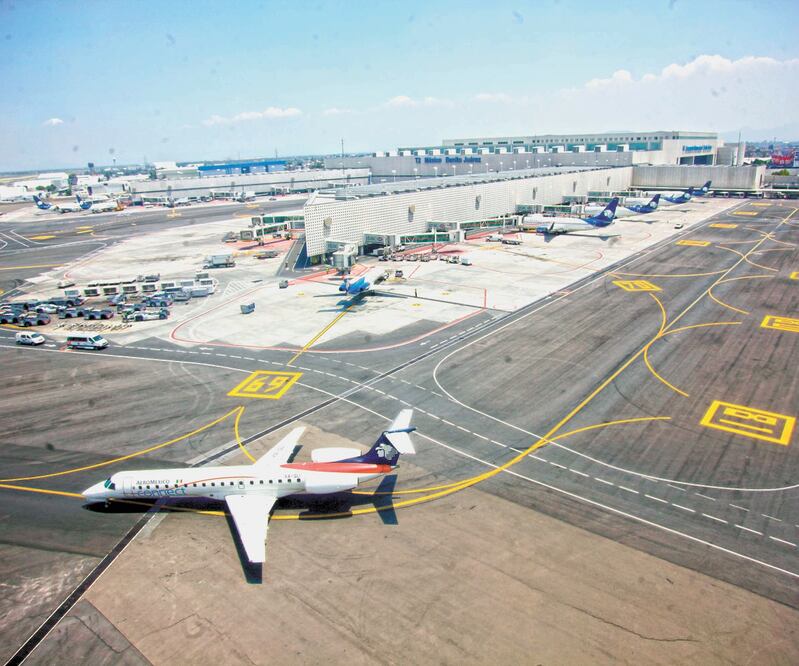 El estudio indicó que las aerolíneas en México tratan de abrir nuevas rutas que no pasen por el aeropuerto capitalino debido a su saturación. Foto/ARCHIVO EL UNIVERSAL