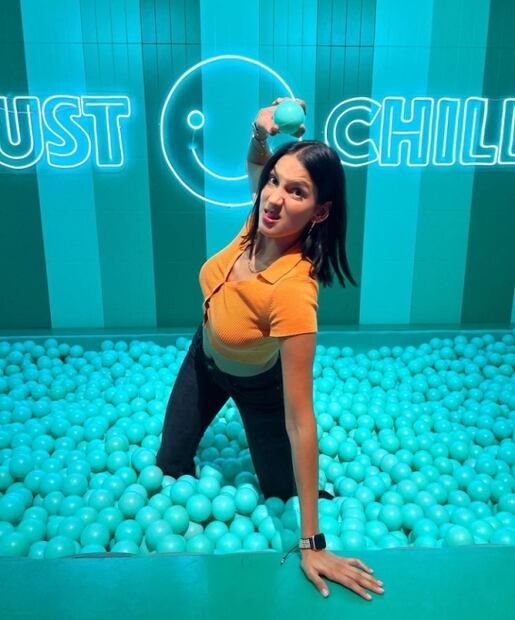 Ary Tenorio luce suéter ombliguera sin bra