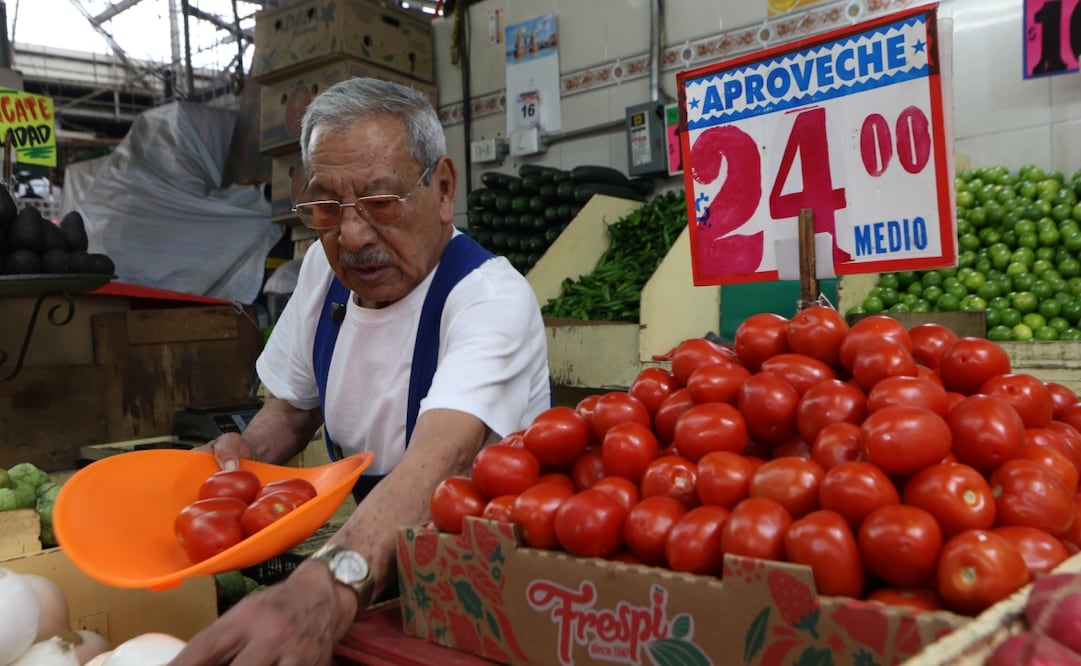 Con el alza de precios, los compradores cada vez ven más apretado su bolsillo. Foto: Karen Vázquez/ EL UNIVERSAL