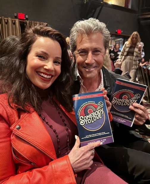 Fran Drescher como Fran Fine y Charles Shaughnessy como Maxwell Sheffield marcaron una época en la televisión mundial. 
Los actores se reencuentran en marzo de  2026.