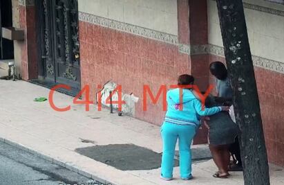 Policía de Monterrey apoya a mujer de hatiana que inició labores de parto en la vía pública