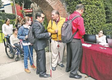 Apoyan a personas con discapacidad para concluir bachillerato en CDMX