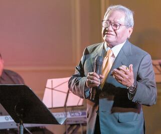 Hay que empezar a salir: Armando Manzanero