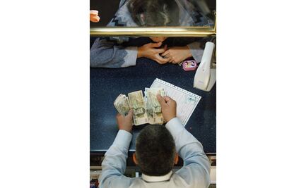 Expertos consideran que créditos de préstamo son una opción para liquidar deudas