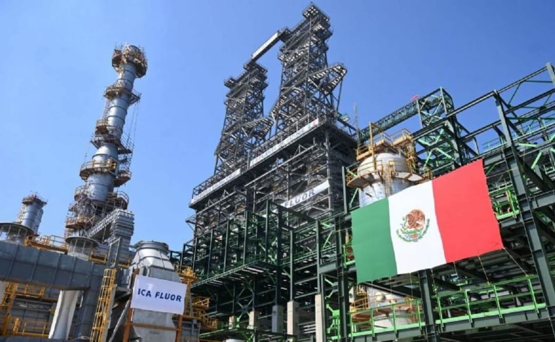 Explosión en refinería de Salina Cruz deja tres trabajadores heridos; realizaban mantenimiento.
Foto: Especial.
