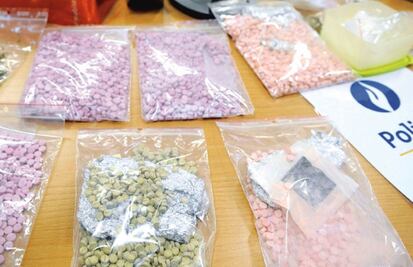 Compran ropa por internet... pero reciben ¡25 mil pastillas de éxtasis!