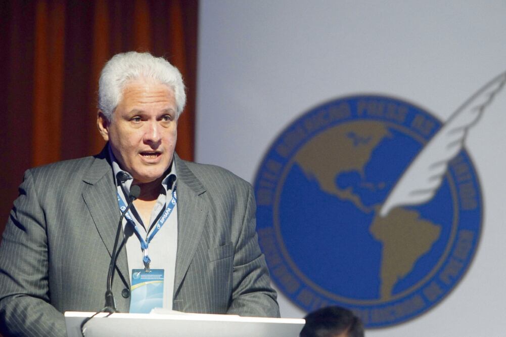 Reconocen labor. El presidente de la SIP, Gustavo Mohme, dijo que los medios presentan iniciativas periodísticas de rendición de cuentas de los candidatos. Foto: EFE