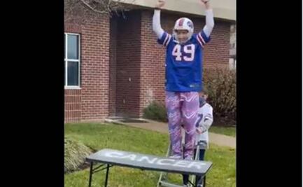 Aficionado toca la campana al estilo "Bills" tras vencer al cáncer