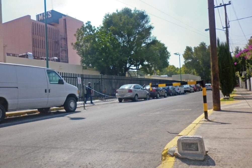Los afectados por comer mole, arroz y caldo de camarón, fueron atendidos en varias clínicas del IMSS, informó la empresa en la que laboran. (ARCHIVO. EL UNIVERSAL)