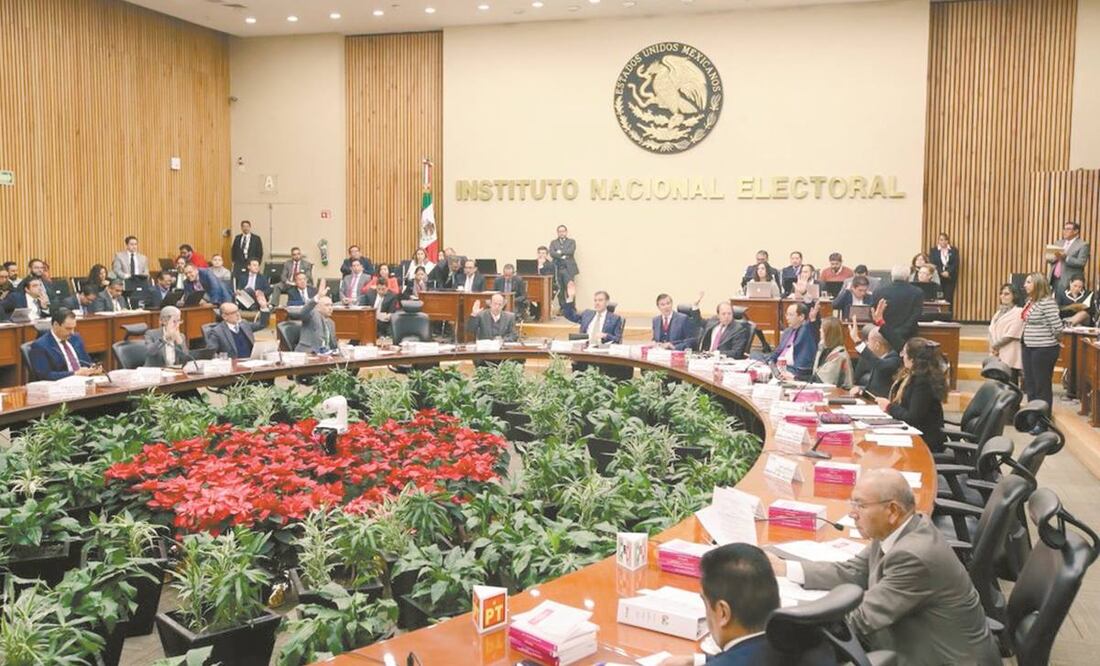 En caso de que la iniciativa de Morena sobre paridad de género en el INE prospere en el Congreso, las nuevas disposiciones podrían aplicarse para las próximas designaciones de cuatro consejeros del instituto. Foto/ARCHIVO EL UNIVERSAL