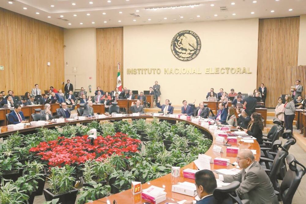 En caso de que la iniciativa de Morena sobre paridad de género en el INE prospere en el Congreso, las nuevas disposiciones podrían aplicarse para las próximas designaciones de cuatro consejeros del instituto. Foto/ARCHIVO EL UNIVERSAL