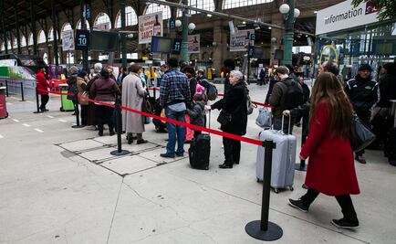 Anulan vuelos y trenes por huelga en Francia