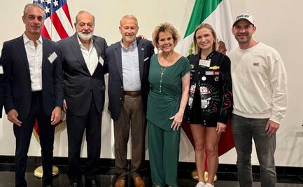 Embajador Ronald Johnson felicita a Daniel Suárez por su triunfo en la NASCAR Xfinity Series; comparte foto con los Slim
