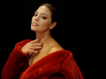 Ashley Graham incendia Instagram con sesión de fotos en bikini