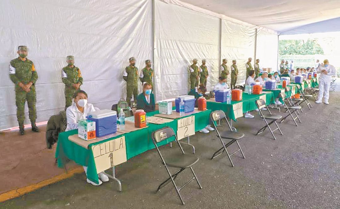 Autoridades de Salud de la capital realizaron un simulacro de vacunación ayer domingo para evitar cualquier contratiempo y para que haya orden al inicio de la jornada de inmunización. Foto: ESPECIAL