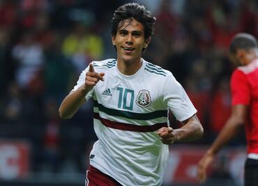 Macías, el futuro del goleador de México: Carlos Hermosillo