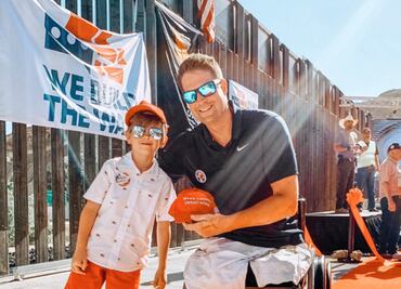 Niño de EU recauda 22 mil dólares para muro fronterizo vendiendo limonada