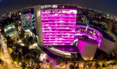 Senado se pinta de rosa para concientizar a las mujeres sobre el cáncer de mama